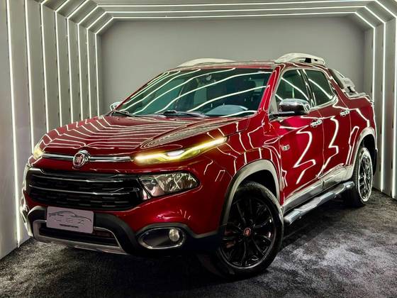 FIAT TORO 2.0 16V TURBO DIESEL RANCH 4WD AT9 FIAT TORO 2.0 16V TURBO DIESEL RANCH 4WD AT9